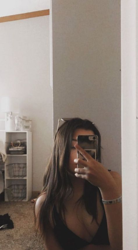 Spiegel Selfie, Mode Ulzzang, Mirror Selfie Poses, Selfie Poses Instagram, Animale Rare, Foto Poses, Selfie Ideas Instagram, Tumblr Photography, Brunette Girl