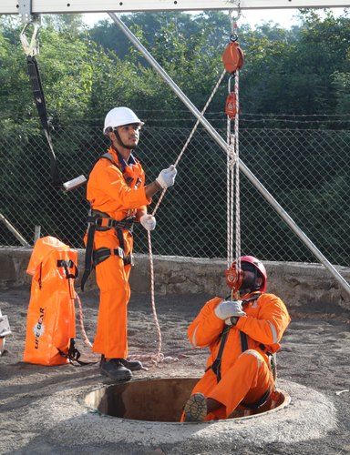 Working Men, Confined Space, Training Center, Cleaning Service, Train, India, Quick Saves