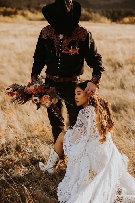 Cowboy Wedding Photoshoot, Goth Cowgirl Wedding, Autumn Western Wedding, Spooky Western Wedding, Dark Cowboy Wedding, Western Moody Wedding, Goth Cowboy Wedding, Eclectic Western Wedding, Gothic Cowboy Wedding