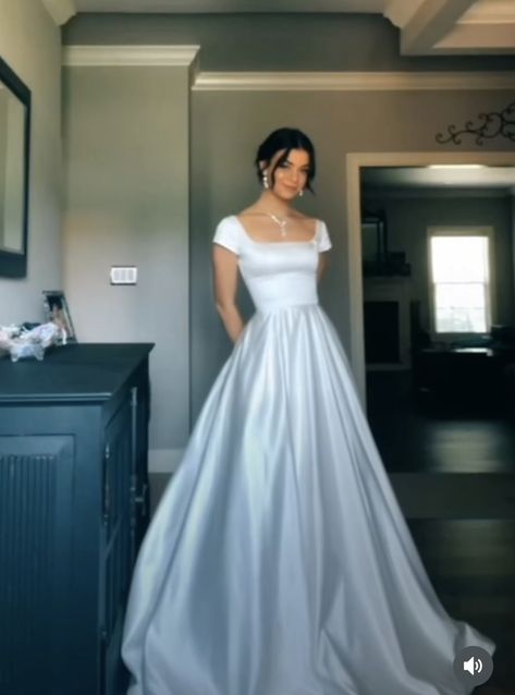 Plain Ball Gown, Minimalist Quinceanera Dress, Princess Dresses Simple, Simple Debutant Dress, Debutant Ball Gown, Princess Satin Dress, Aesthetic Wedding Dress Simple, Simple 15 Dresses, Brigerton Wedding Dress