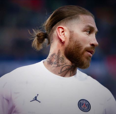 Sergio Ramos Long Hair, Ramos Haircut, Man Bun Undercut, Undercut Curly Hair, Wavy Hair Men, Men's Long Hairstyles, Man Bun, Bun Hairstyles For Long Hair, Hair Bun