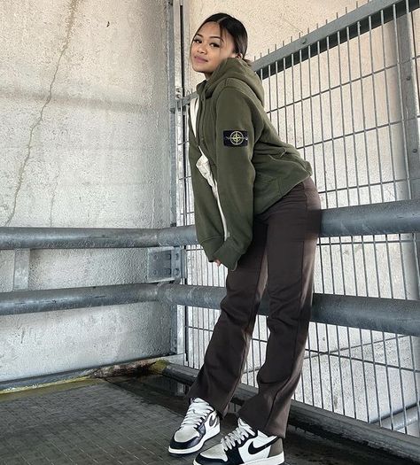 Stone Island Girl, Stone Island Outfit, 90s Fits, Black And White Girl, Island Outfit, Street Fits, Jordan Shoes Girls, Fits Inspo, 90s Fashion Outfits