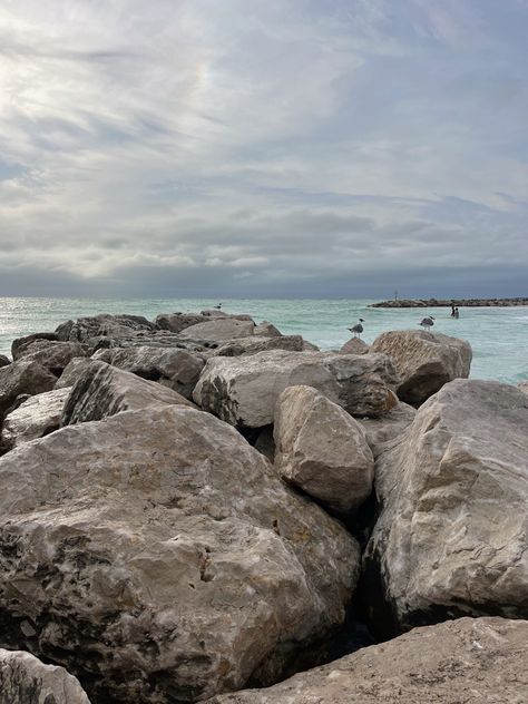 Beach Rocks Aesthetic, Beach Pfp, Rocks Aesthetic, Aesthetic Ocean Wallpaper, Rocks Wallpaper, Wallpaper Beach, Small Town Living, Aesthetic Ocean, Rock Aesthetic