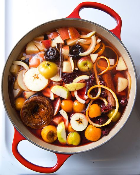 Ponche-de-Frutas-Warm-Fruit-Punch-The-simmering-pot Christmas Ponche Recipe, Mexican Ponche Recipe Easy, Hot Fruit Punch Mexican Christmas, Christmas Dinner Recipes Sides, Pomegranate Pear Punch, Fruit Mexican Style, Ponche Recipe, Guatemalan Food, Simmering Pot