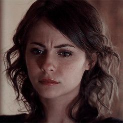 Face Claim Gif Hunt, Willa Holland Gif, Diana Argon, Willa Holland, Female Faceclaims, Thea Queen, Women Writing, Gif Hunt, The Oc