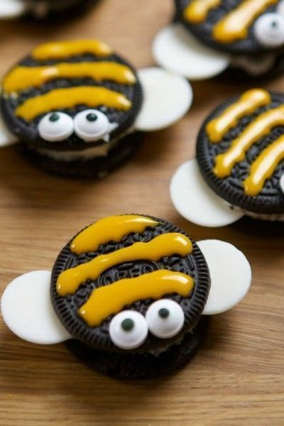 Bee Party Food, Bee Party Food Ideas, Bee Themed Birthday Party, Fiesta Shower, Bumble Bee Birthday, Bee Theme Party, Bee Birthday Party, Bee Cakes, Bee Baby Shower Theme