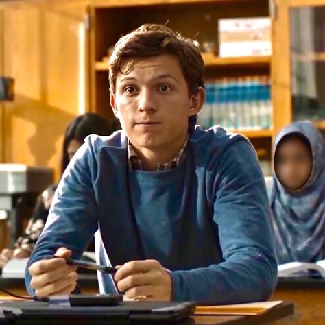 Spiderman Homecoming Aesthetic, Tom Holland Blue, Peter Parker Homecoming, Spiderman Aesthetic, Mcu Aesthetic, Film Study, Peter Spiderman, Peter Parker Spiderman, Wes Anderson Films