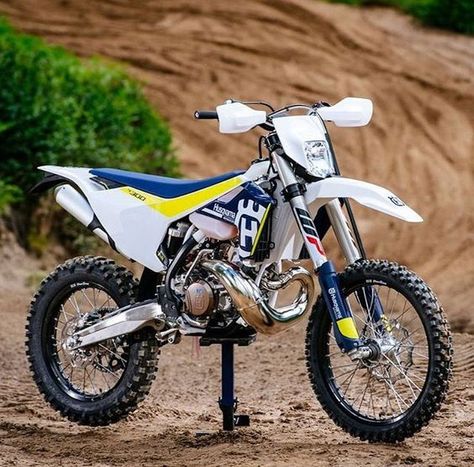 250 Dirt Bike, Suzuki Dirt Bikes, Ktm Dirt Bikes, Enduro Motocross, Motocross Love, Cool Dirt Bikes, Motorcross Bike, Motocross Riders, Yamaha Motorcycles