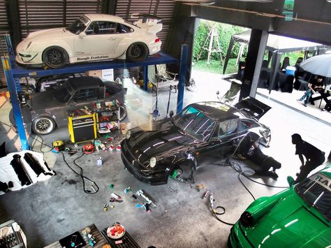 RWB Porsches in the making Tuner Garage, Car Mechanics Garage, Mechanics Aesthetic, Porsche Garage, Garage Design Interior, Mechanical Workshop, Mechanic Shop, Car Workshop, Auto Shop