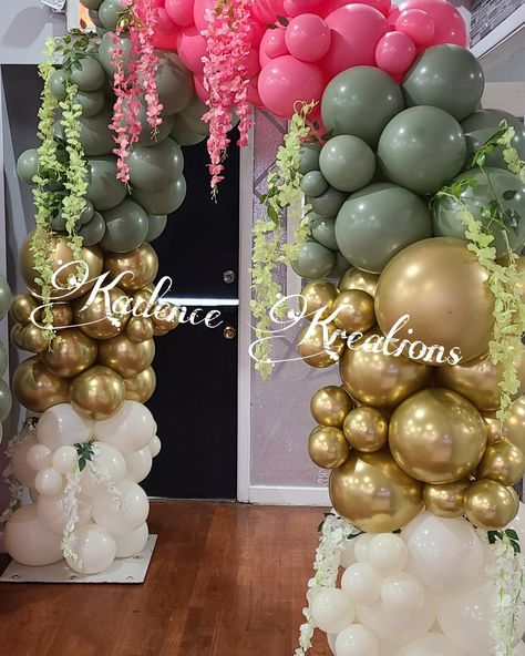 Balloon Arch With Flowers, Arch With Flowers, Organic Balloon Arch, Flower Vines, Balloon Columns, Flowering Vines, Balloon Arch, Ornament Wreath, Balloon Decorations