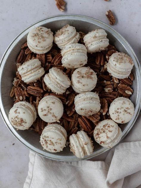 Pecan Pie Macarons have a classic french macaron shell that has been sprinkled with crushed pecans and filled with brown sugar and pecan American buttercream. Pie Macarons, Mini Lemon Cheesecakes, Spiced Buttercream, Macaron Filling, Homemade Graham Cracker Crust, Chocolate Ganache Filling, Pecan Pie Filling, Macaron Flavors, Coconut Cake Recipe