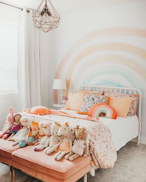 Rainbow Themed Bedroom, Rainbow Wall Mural, Rainbow Mural, Theme Bedrooms, Chambre Inspo, Theme Wall, Rainbow Room, Rainbow Wall, Kids Interior