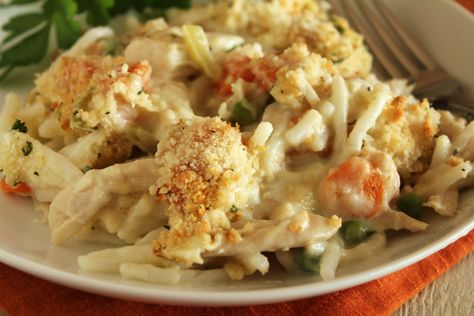 Creamy Turkey Tetrazzini Turkey Tettrazini, Creamy Turkey Tetrazzini Recipe, Turkey Tetrazzini Easy, Turkey Tetrazzini Recipe, Thanksgiving Casserole Recipes, Thanksgiving Casserole, Turkey Tetrazzini, Cooking Light Recipes, Leftover Turkey Recipes