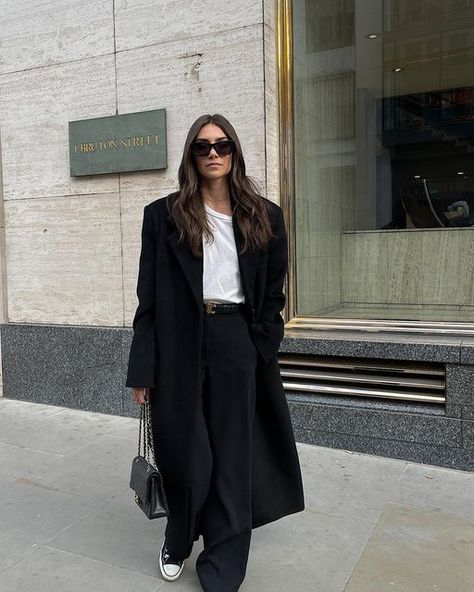 Black Celine Belt Outfit, Celine Sunglasses Outfit, Celine Belt Outfit, Maxi Coat Outfit, Belt Dress Outfit, Gf Outfits, Black Coat Outfit, Look Winter, Long Winter Coats Women