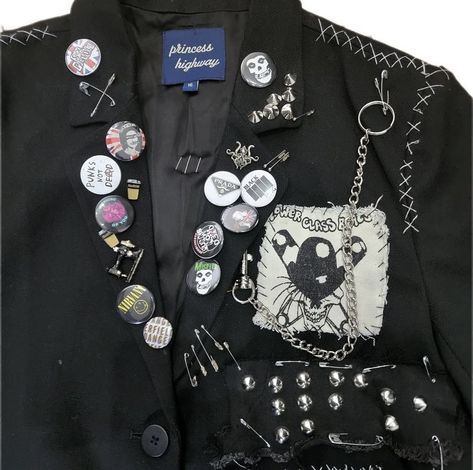 Alt Clothes Diy, Goth Outfit Inspo, Punk Fashion Diy, Alt Clothes, Battle Jacket, Diy Jacket, Future Clothes, Gothic Outfits, Alternative Outfits