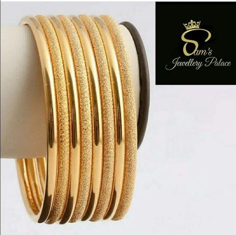 Saved by radha reddy garisa Oro Bangles Gold, Gold Bangles Indian, Gold Bangles For Women, Quotes Poster, Gold Bangle Set, Bangles Gold, Gold Jewelry Simple Necklace, Gold Pendant Jewelry, Wedding Jewellery Collection