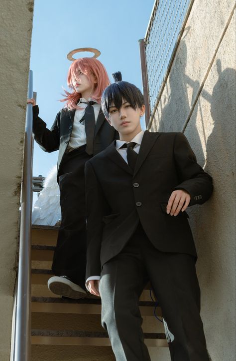 Chainsaw Man cosplay | by @chichibaba222 & @pupupopo999 on Twitter Duo Cosplay, Chainsaw Man Cosplay, Man Cosplay, Concept Clothing, Male Cosplay, Cosplay Diy, Chiba, Action Poses, Chainsaw Man