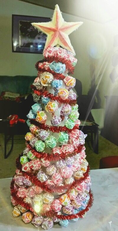 Dum Dum Sucker Ideas, Dum Dum Lollipops Ideas Christmas, Xmas Aesthetic, Christmas Candy Crafts, Candy Trees, Lollipop Tree, Dum Dums, Xmas Games, Creative Wrapping