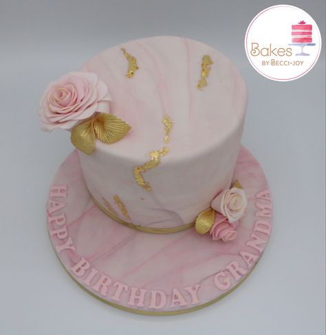 Elegant marble effect birthday cake with fondant roses and edible gold leaf Marble Cake Design Birthday, Marble Birthday Cake For Women, Marble Fondant Cake, Rose Gold Marble Cake, Rose Gold Cake Ideas Birthday Two Layer, Pink Marble Fondant Cake, Pink Marble Cake Buttercream, Pink Cake With Gold Drip, Round Birthday Cakes