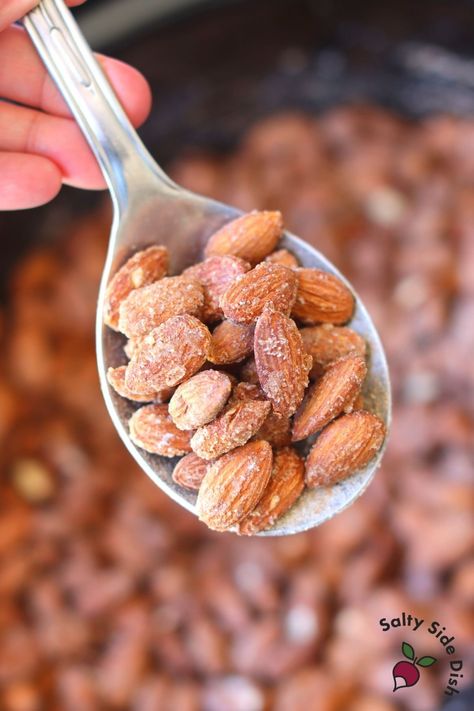 Cinnamon Sugar Almonds, Spiced Nuts Recipe, Slow Cooker Candy, Salty Side Dish, Salad Topping, Cinnamon Candy, Candied Almonds, Slow Cooker Roast, Cinnamon Almonds