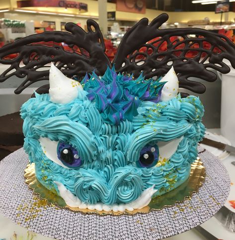 Buttercream Dragon Cake, Dragon Cupcakes, Dragon Birthday Cakes, Dragon Cakes, Dragon Cake, Decoration Patisserie, Dragon Birthday, Dragon Party, Animal Cakes