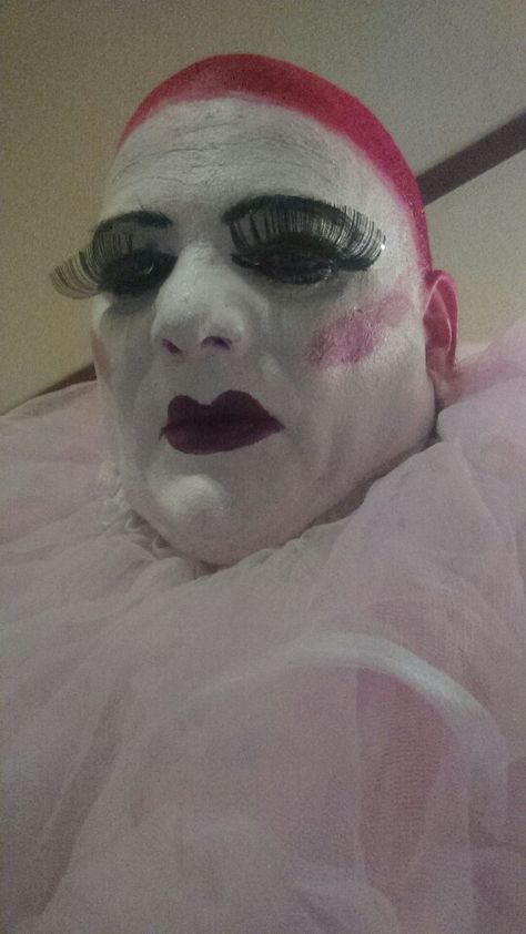 Clown Queen drag Bad Clown Makeup, Drag Clown Makeup, Funny Clown Makeup, Clown Drag Makeup, Cursed Makeup, Clown Oc Drawing, Cute Clown Makeup Aesthetic, Clown Laughing, Clown Makeup Aesthetic