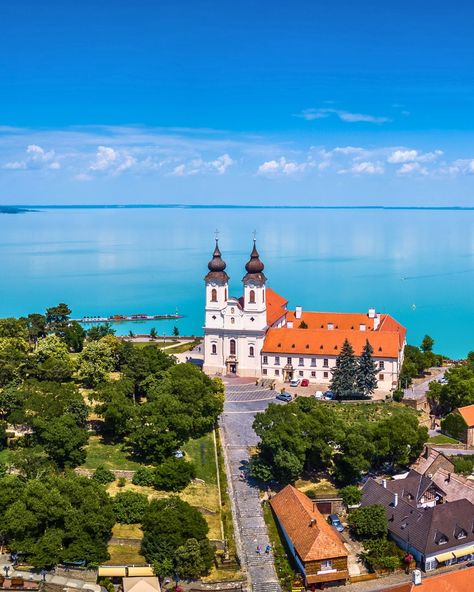 Take a day trip to Lake Balaton from Budapest 🌊 Missing the beach? The expansive, shimmering Lake Balaton is where landlocked Hungarians longing for a swim go to take a dip! Most visitors prefer to take the hassle out of the trip and simply book a tour. It’s often the most affordable option too. 🏞️ Are you planning a visit to Lake Balaton? Tag your travel buddy in the comments! ⬇️ - - - #budapest #budapesthungary #budapesttravel #budapestcity #budapest_hungary #visitbudapest #travelhunga... Lakeside Village, Budapest City, Lake Balaton, Visit Budapest, Most Beautiful Places To Visit, Hungary Travel, Budapest Travel, Lens Photography, Travel Buddy