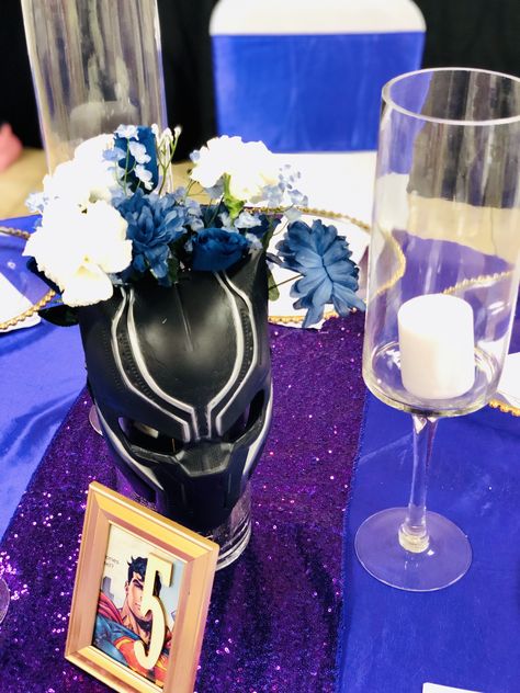 Marvel Wedding Decorations, Marvel Centerpiece Ideas, Marvel Wedding Ideas, Marvel Wedding Theme, Dc Wedding Theme, Avengers Wedding, Superhero Centerpiece, Harley Wedding, Comic Wedding