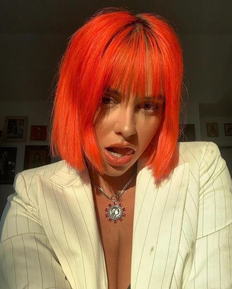 Neon Hairstyles, Neon Orange Hair, Neon Hair Color, Simple Elegant Hairstyles, Vibrant Hair Color, Summer Hair Trends, Statement Hair, Hair Mistakes, Vibrant Hair