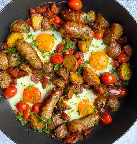 Full English Breakfast Hash - Best Recipes UK Best Recipes UK English Breakfast Recipe, English Tea Recipes, British Breakfast, Full English Breakfast, Breakfast Hash, Bacon Sausage, Bacon Tomato, English Breakfast, Breakfast Menu