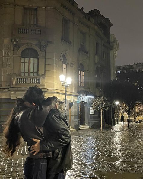 you look pretty in the rain 🫀 #explore #explorepage Tristan And Morana, Couple Exploring, Rain Romance, Couple In The Rain, Raining Sound, Couple In Rain, Study Together, Couple Together, Study With Me