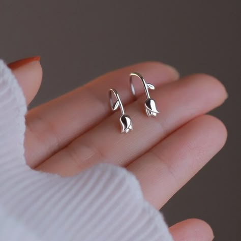 Cute Dainty Silver Earrings, Dainty Flower Earrings, Elegant Stud Earrings, Heart Jewelry Silver, Tulip Jewelry Design, Silver Handmade Earrings, Silver Jewellery Aesthetic Earrings, Silver Rose Earrings, Pretty Jewellery Earrings