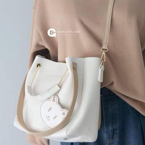 Tas Celine, Tas Lv, Stylish School Bags, Kawaii Bags, My Style Bags, Aesthetic Bags, Girly Bags, Stylish Backpacks, نظارات شمسية