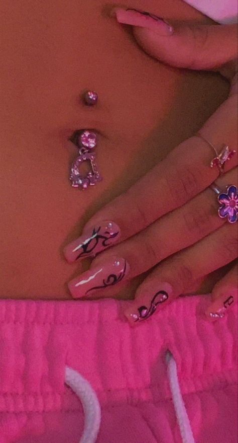 Belly Ring Y2k, Belly Button Piercing Latina, Belly Button Piercing Aesthetic Y2k, Y2k Nails Rhinestone, Y2k Belly Piercing, Y2k Belly Button Piercing, Pink Belly Button Piercing, Navel Piercing Aesthetic, Y2k Piercings