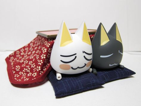 Toro Inoue And Kuro, Toro And Kuro, Toro Inoue, Cat Icon, Vinyl Toys, Iphone Icon, Silly Cats, Phone Themes, White Cat