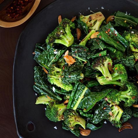 In this easy vegetable side dish, broccoli and kale are drizzled with a butter, garlic and crushed red pepper sauce. Serve this healthy recipe alongside roasted chicken, turkey or ham--or on top of your favorite whole grain, such as quinoa or farro. Thanksgiving Greens, Whole30 Thanksgiving, Vegetables Thanksgiving, Garlic Greens, Kale Dishes, Thanksgiving Side Dishes Crockpot, Sauteed Broccoli, Veggie Patty, Sautéed Broccoli