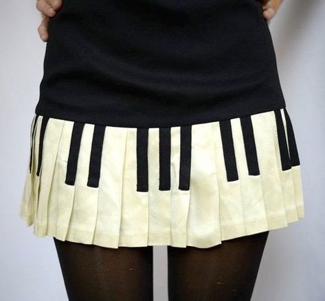 pleated piano key skirt circa 90’s @moschino 🎹 | Instagram Piano Key, Kleidung Diy, Ropa Diy, Mode Ootd, Mode Inspo, Pusheen, Mode Vintage, Mode Inspiration, Dream Clothes