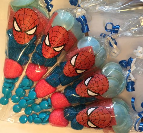 Cheap Spiderman Party Ideas, Spiderman Party Favor Ideas, Spiderman Party Snacks, Spiderman Birthday Food, Spiderman Birthday Party Food Ideas, Spiderman Food Ideas, Spiderman Quinceanera, Spider Man 4th Birthday, Spiderman 5th Birthday Party