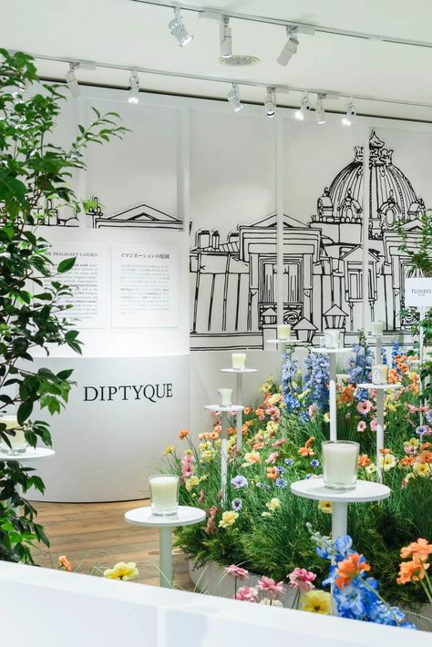 Diptyque "Un Air de Paris" Pop-Up Space, Ba-Tsu Art Gallery Shibuya-ku Tokyo. Pop Up Art, Yves Rocher, Pop Up Store, Booth Design, Reno, Showroom, Pop Up, Sustainability, Art Gallery