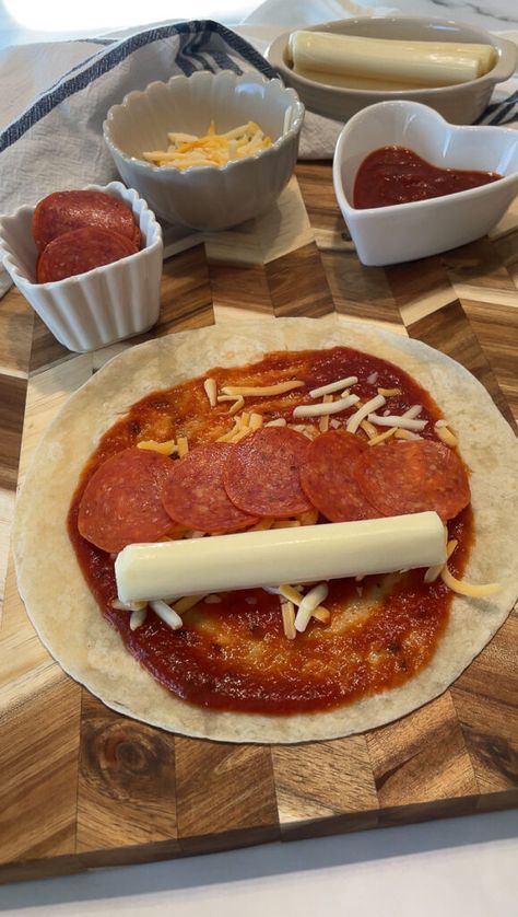 Keto Pizza Roll Ups Air Fryer, Pizza Tortilla Roll Ups Air Fryer, Pizza Roll Ups With Tortillas, Tortilla Pizza Wrap, Low Carb Pizza Roll Ups, Pizza Rollups Tortilla, Halloween Tortilla Roll Ups, Keto Pizza Roll Ups Tortilla, Low Carb Tortilla Roll Ups