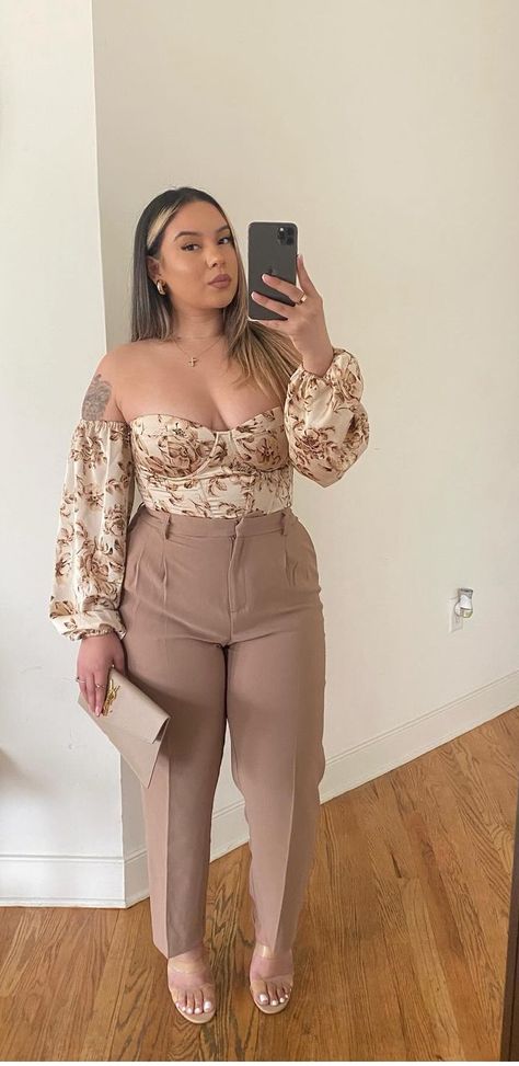 Buchifresa Plus Size, Plus Size Corset Outfits Casual, Corset Top Midsize, Vest Outfits For Women, Outfits Gorditas, Business Casual Outfits For Work, Office Outfit, Vest Outfits, Business Casual Outfits