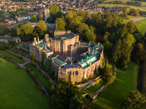 Berkeley Castle - 2018 All You Need to Know Before You Go (with Photos) - TripAdvisor Castle England, Castle Germany, Cotswolds England, Medieval Castles, Castles In Ireland, Visit Switzerland, Castle Garden, Breathtaking Places, Country Church