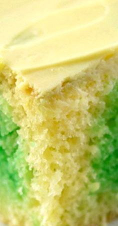 Lemon Lime Poke Cake Lime Poke Cake Recipe, Lemon Lime Poke Cake, Lime Poke Cake, Lemon Lime Cake, Lemon Sweets, Easy Pineapple Cake, Refrigerator Cake, Poke Cake Lemon, Pecan Coffee Cake