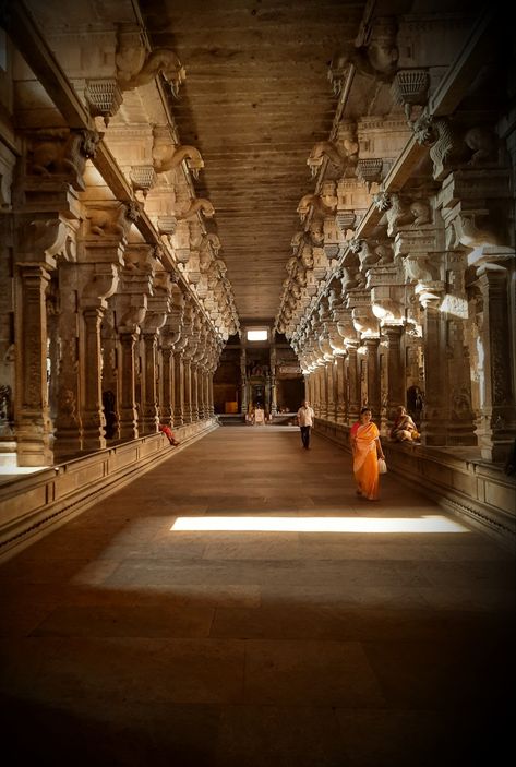 Indian Village Painting, Madurai Temple, South Indian Architecture, Indian Arch, Indian Temple Architecture, Temple City, Ancient Indian Architecture, Expanded Form, Stone Pillars