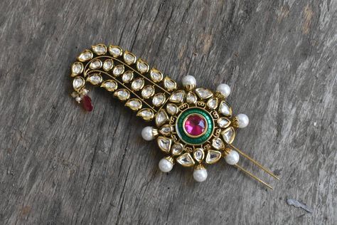 Most Beautiful Real Kundan kalangi For Safa. It's gold Plated And Suitable For all Types Of Safa and Pagdi . Groom Turban, Groom Jewelry, Brooch For Men, Men's Brooch, Brooch Wedding, Indian Groom, Jewelry Men, Wedding Brooch, Brooch Jewelry