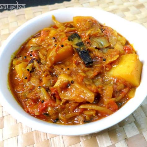 Bengali Cabbage Potato Curry Recipe » Maayeka Gobi Curry, Potato Cabbage, Veg Gravy, Cabbage Dishes, Cooking Website, Cabbage Curry, Potatoe Recipes, Indian Vegan, Indian Meals