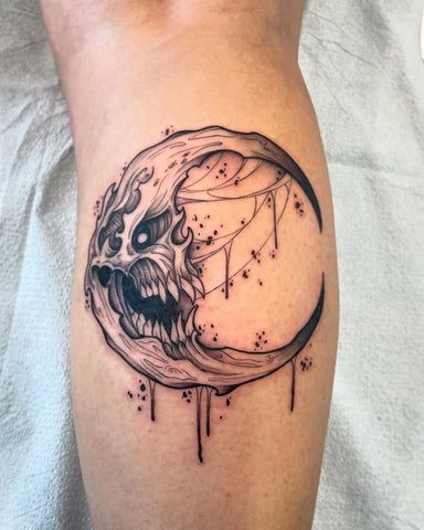 Halloween Tattoos for Men Moon Reflection Tattoo, Big Moon Tattoo, Creepy Moon Tattoo, Man In The Moon Tattoo, Moon Knee Tattoo, Moon Tattoos For Men, Dark Moon Tattoo, Skull Moon Tattoo, Full Moon Tattoos