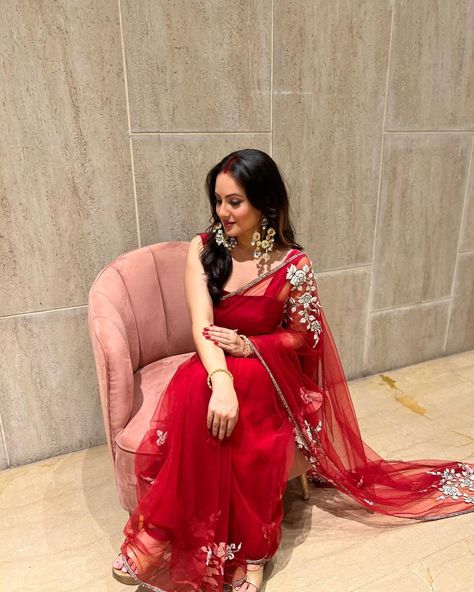 Red Saree Aesthetic, Saree Aesthetic, Puja Banerjee, Pakistani Dresses Party, Latest Bridal Lehenga Designs, Latest Bridal Lehenga, Celebrity Casual Outfits, Prom Dresses Long Lace, Fancy Sarees Party Wear