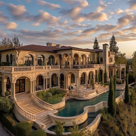 French Style Mansion, Rich Houses, Big Beautiful Houses, Backyard Stream, Big Mansions, Dream House Aesthetic, Beach Mansion, Huge Houses, Mansion Designs