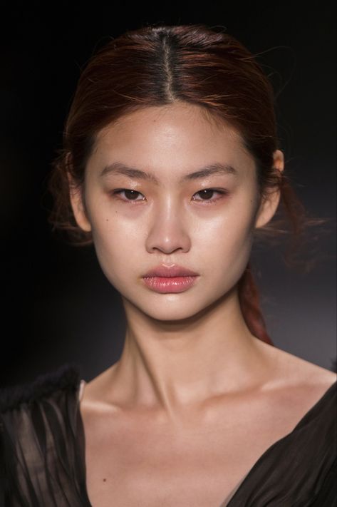 lanvin fall 2018 Wide Jaw Women, Unsymmetrical Face Models, Face Beauty Marks, Different Face Angles, Portrait Reference Female Faces, Sharp Features, Emmanuelle Vaugier, Face Angles, Estilo Kylie Jenner